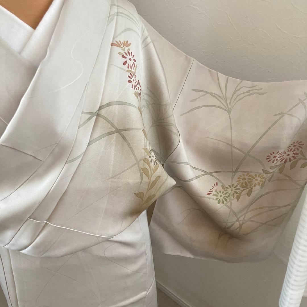 新品　訪問着　菊淡いグレージュ身幅L L ゆったり　金彩　骨格ウェーブ　上品