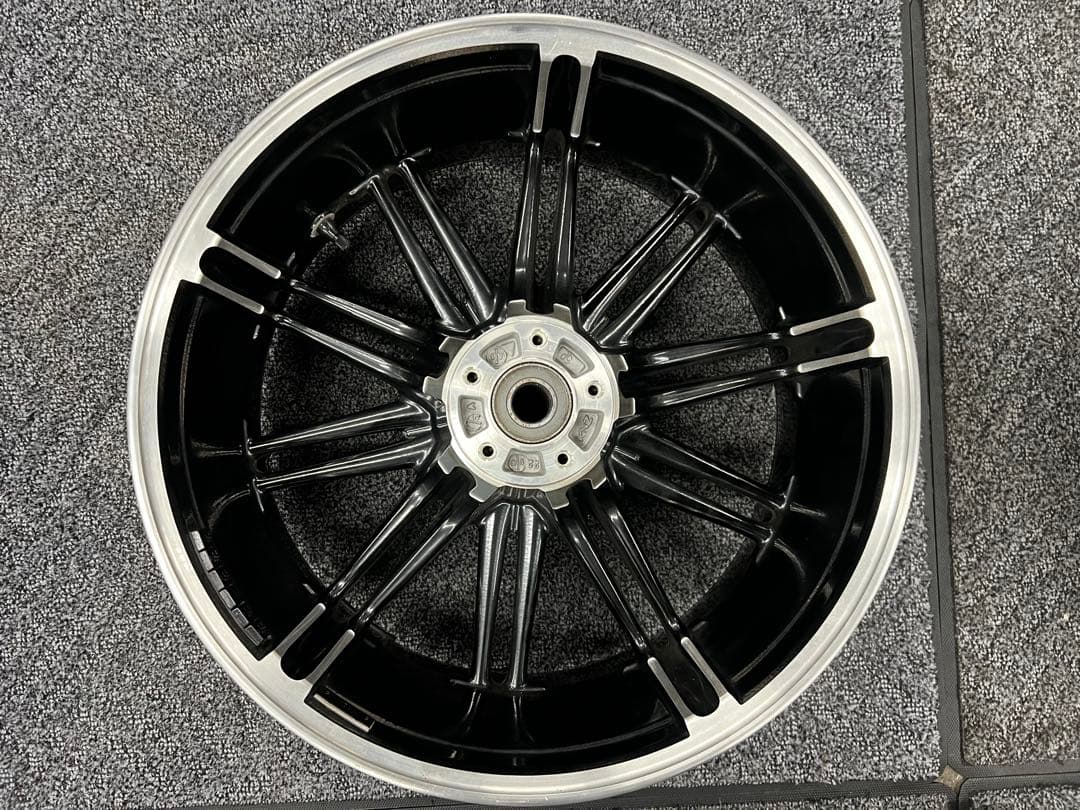 FXBRSブレイクアウト純正ホイール