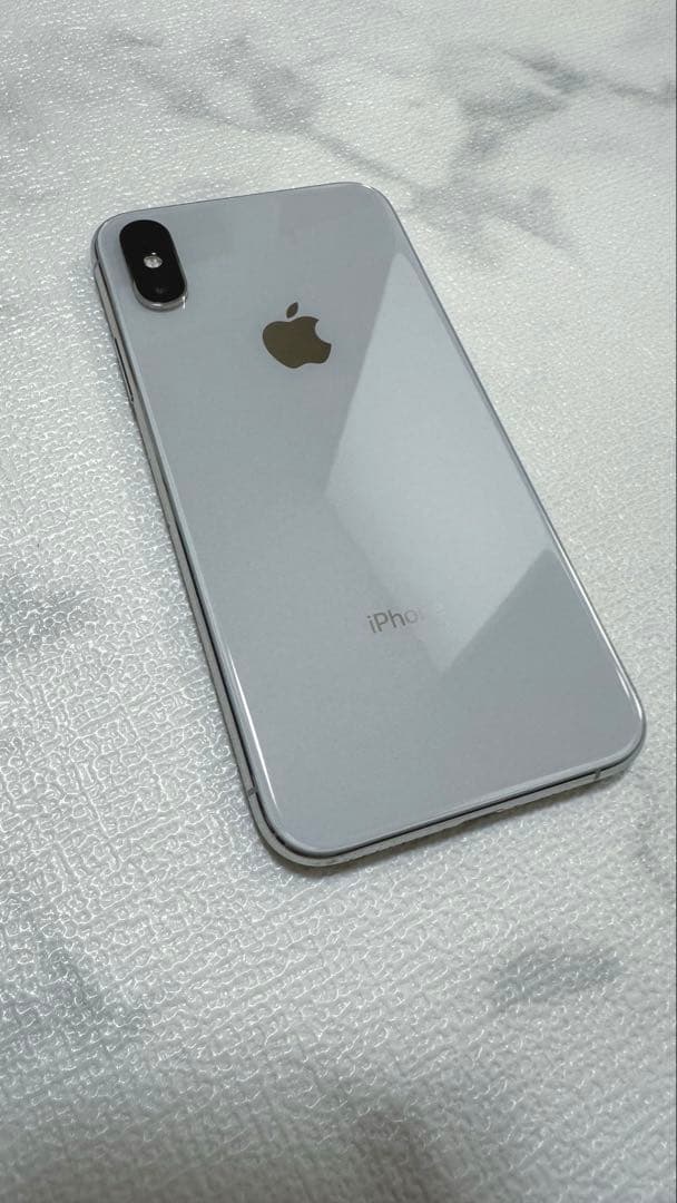 Apple iPhone Xs シルバー