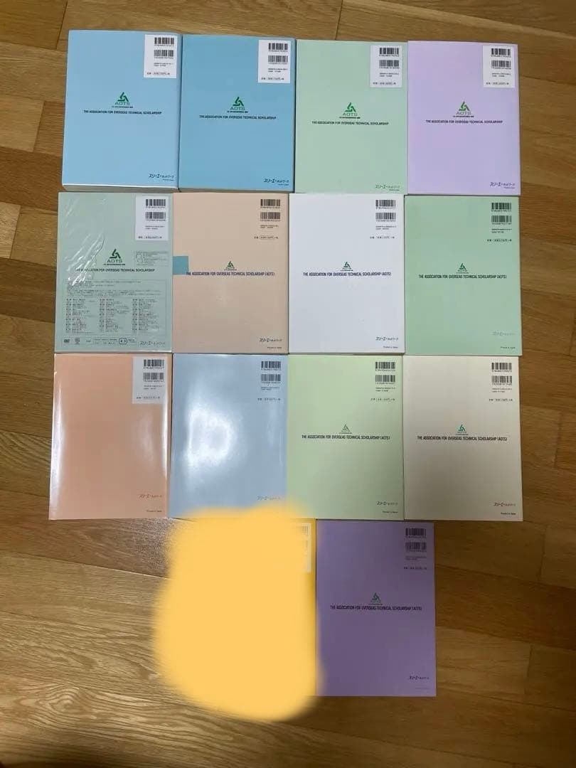 新日本語の中級(本冊)、中級会話DVD、新日本語の基礎本冊Ⅰ、2など(13冊)