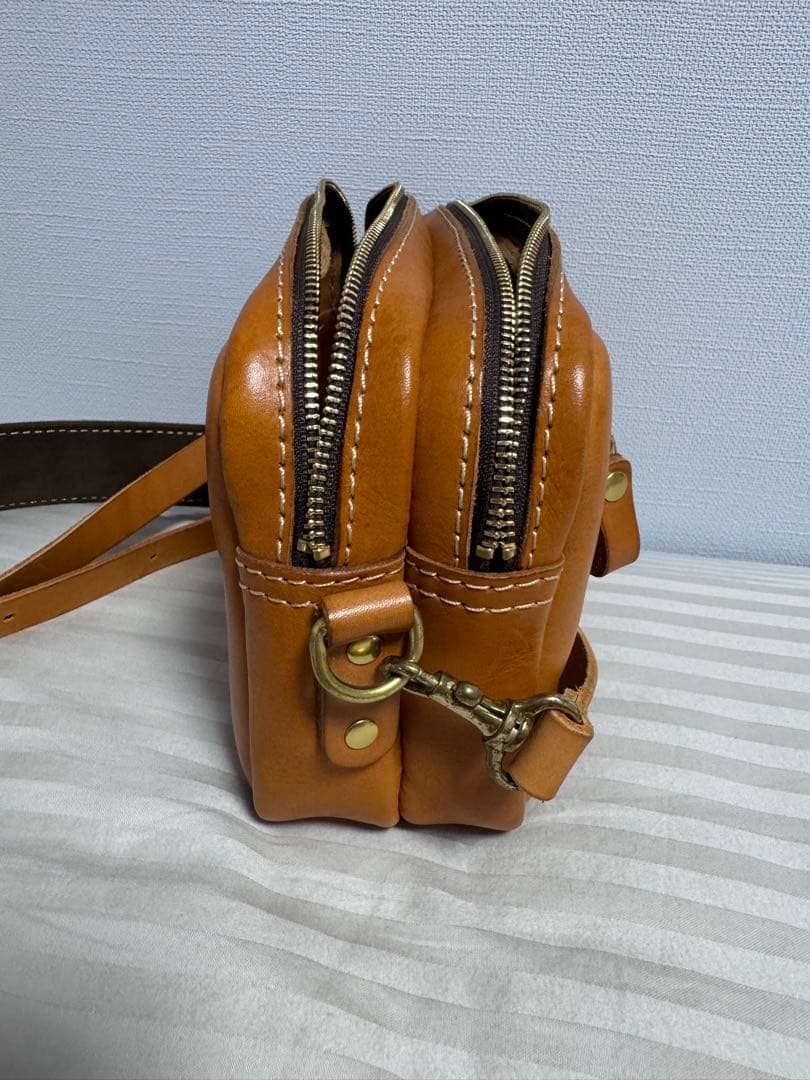 美品 HERZ レザーショルダーバッグ キャメル