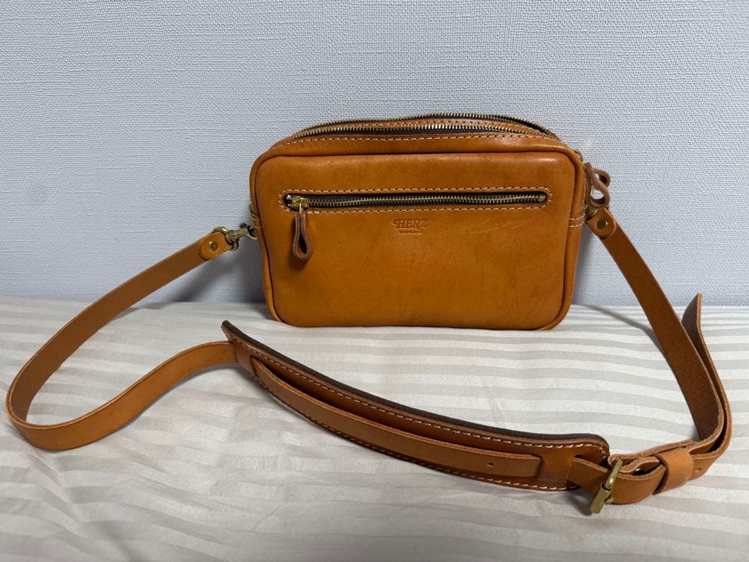 美品 HERZ レザーショルダーバッグ キャメル