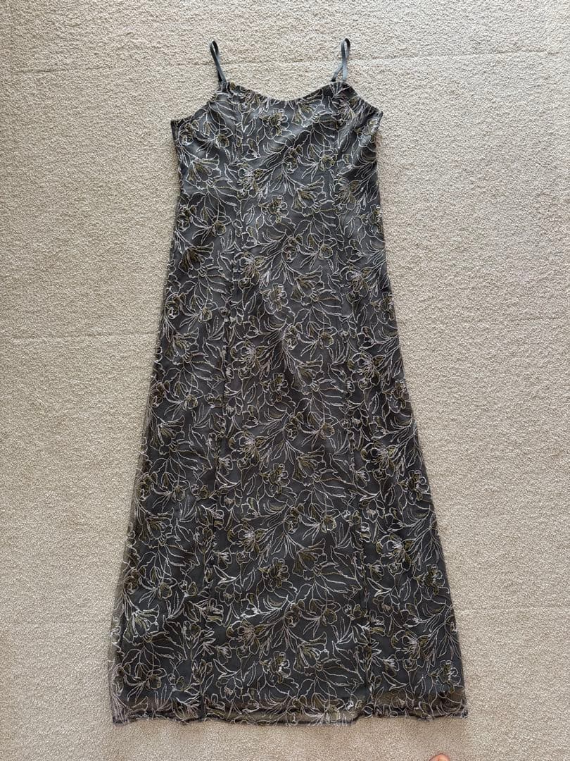 るさまetoll. Embroidered lace layered dress