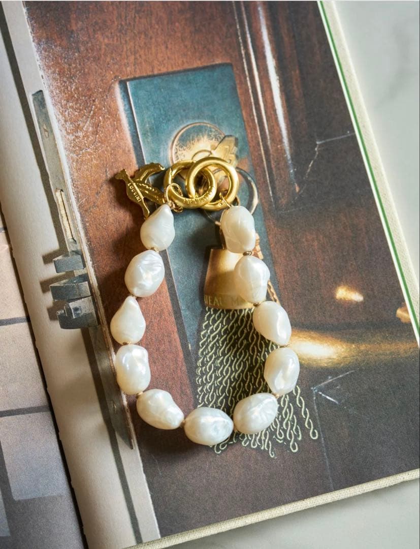 【LOUVINI】 ハンドストラップ　PETIT ROMY　PEARL