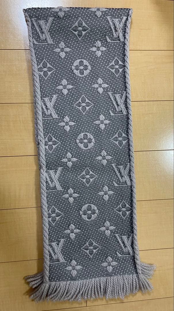 LOUIS VUITTON ルイヴィトン　マフラー　グレー