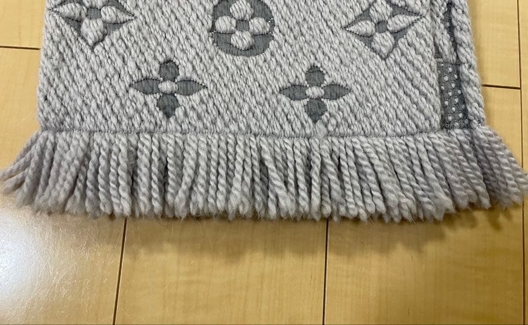 LOUIS VUITTON ルイヴィトン　マフラー　グレー