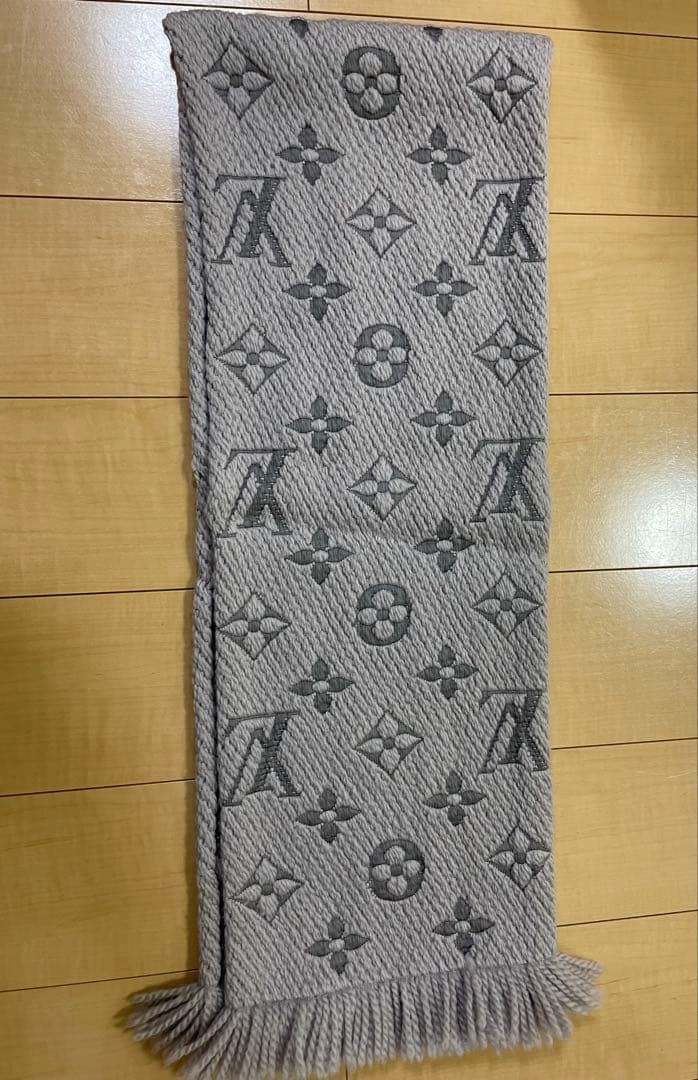 LOUIS VUITTON ルイヴィトン　マフラー　グレー