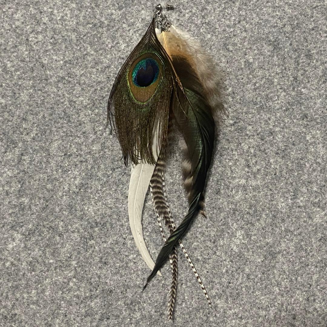 gunda HYDE着 Peacock PI ピーコックフェザー クロス ピアス