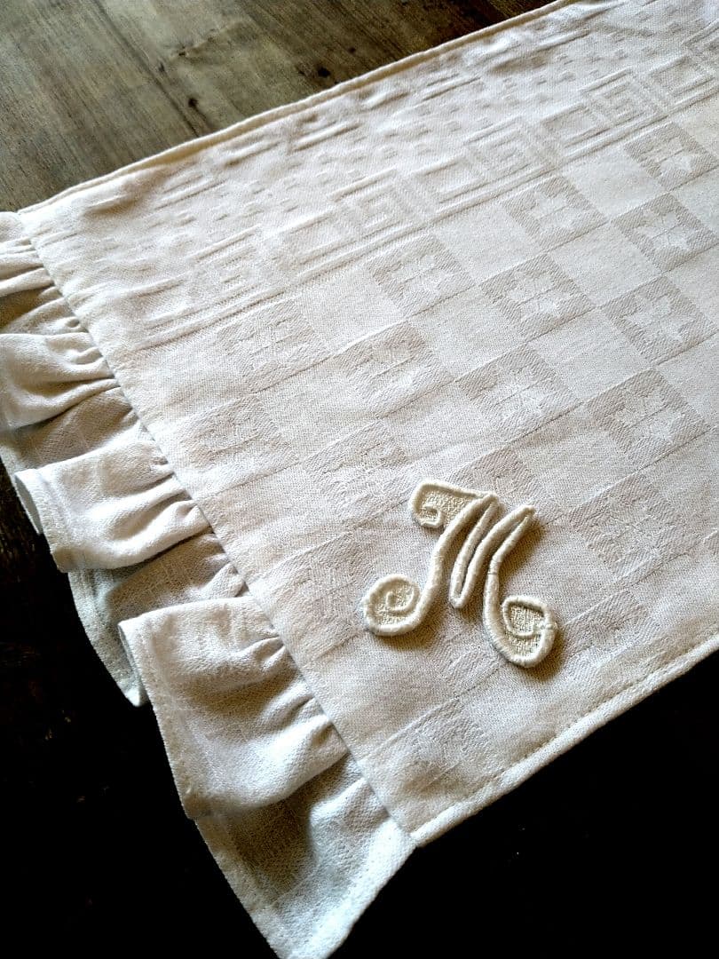 ※わんにゃん※フランスアンティークイニシャル刺繍　マット＆ティッシュケース