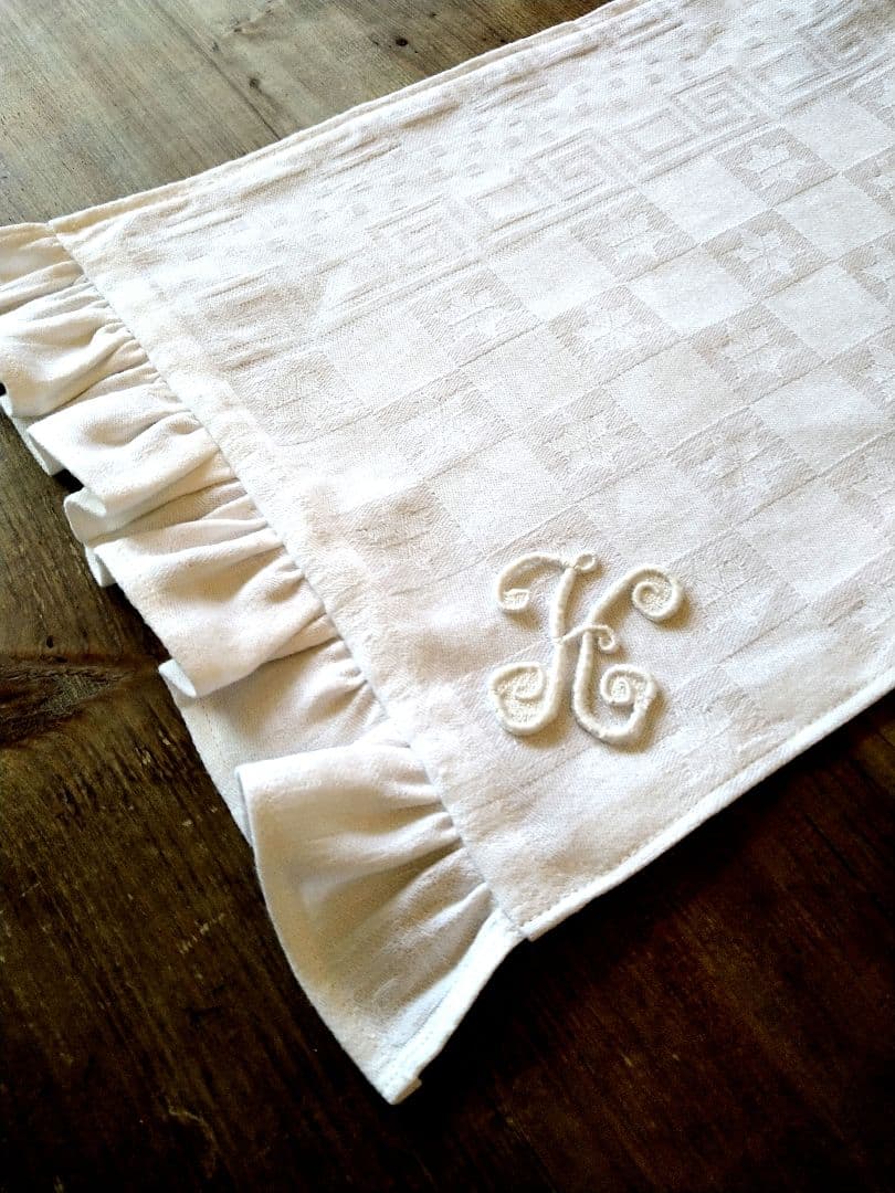 ※わんにゃん※フランスアンティークイニシャル刺繍　マット＆ティッシュケース