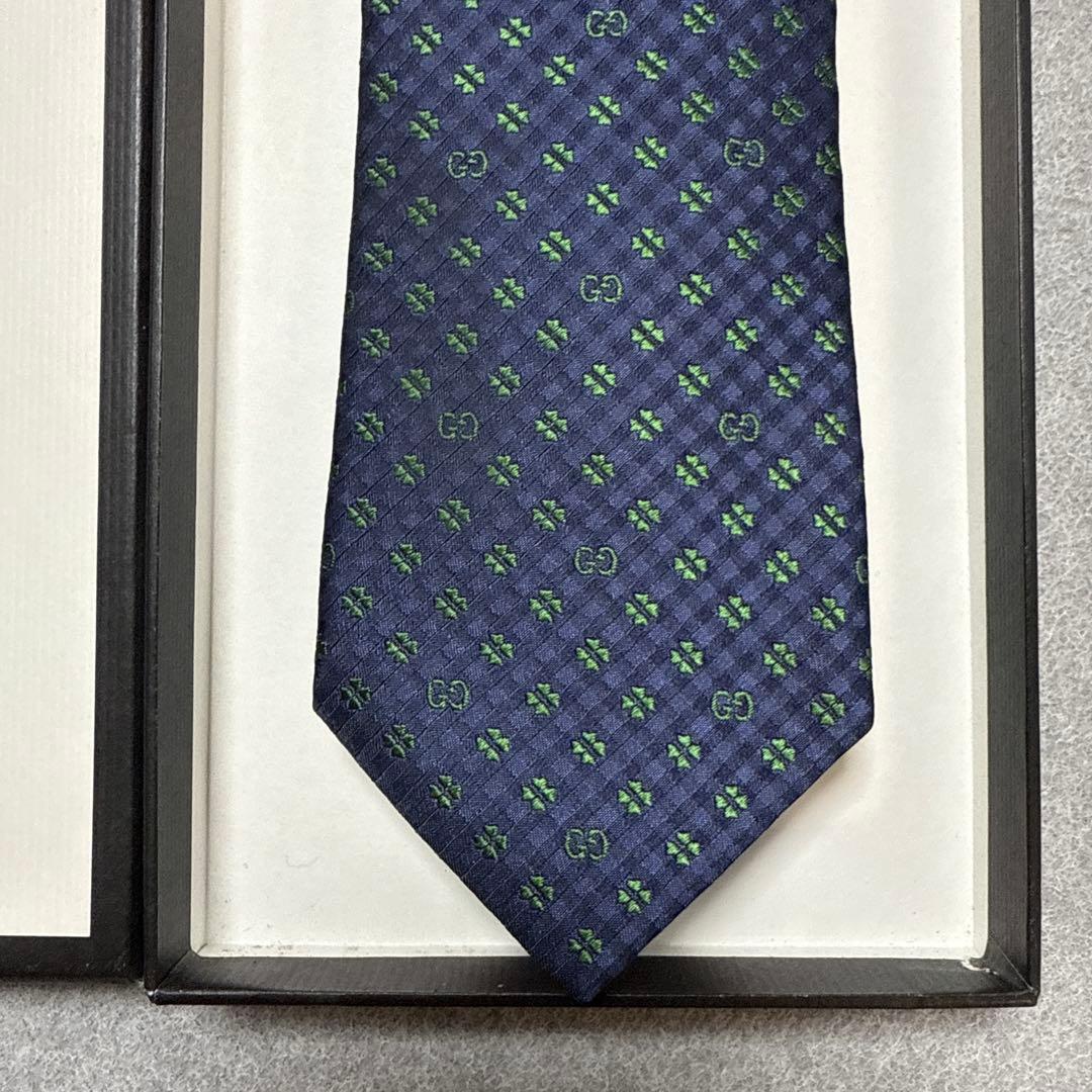 極美品　グッチ　ネクタイ　紺・緑　GG柄　四葉クローバー　シルクジャガード
