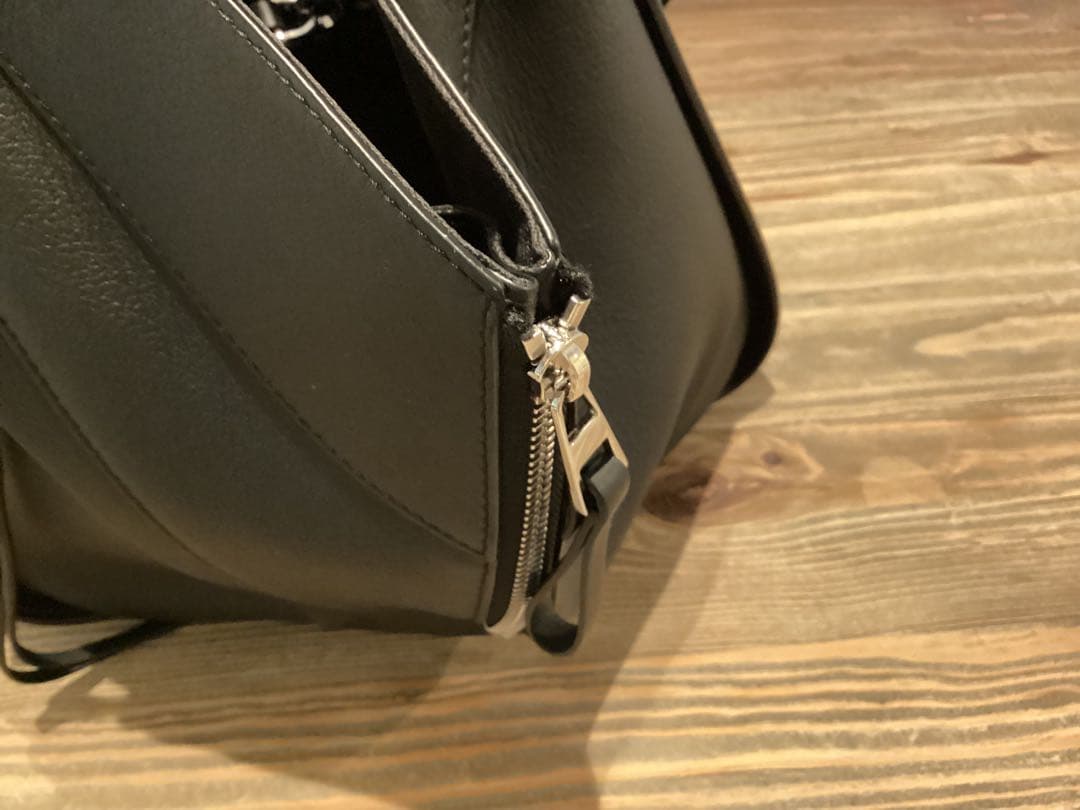 LOEWE ハンモックバッグ スモール（クラシックカーフ）ブラック