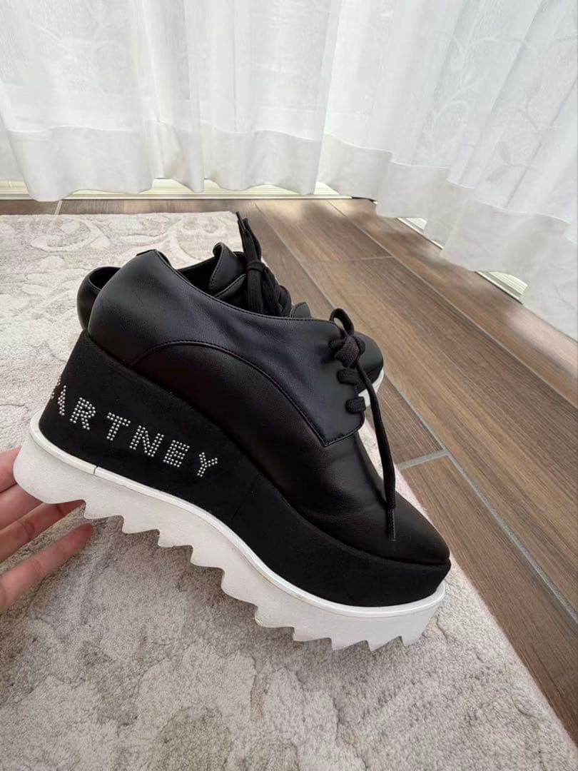 STELLA McCARTNEY ロゴ印字ありブラック厚底スニーカー　34