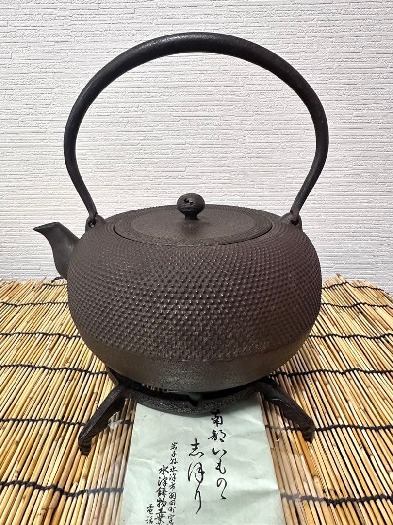 昭和期造、未使用品　南部勝清堂　１８型アラレ　鉄瓶　南部鉄瓶　南部鉄器　鉄瓶