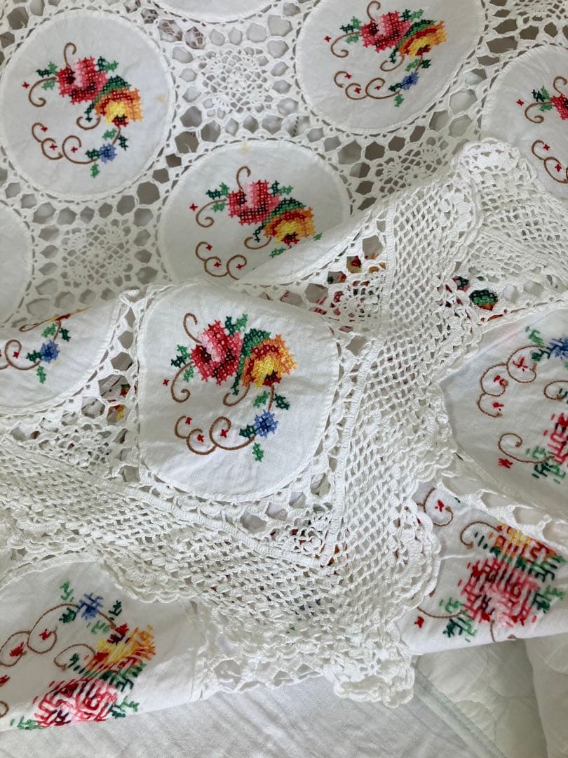 刺繍花柄レーステーブルクロス　165x115cm