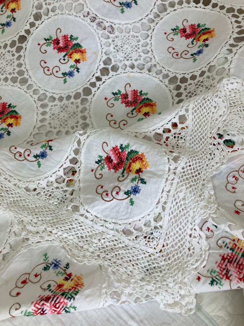 刺繍花柄レーステーブルクロス　165x115cm