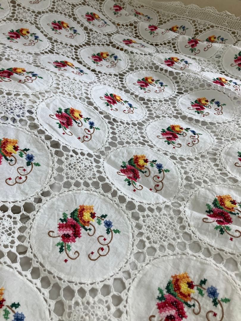 刺繍花柄レーステーブルクロス　165x115cm