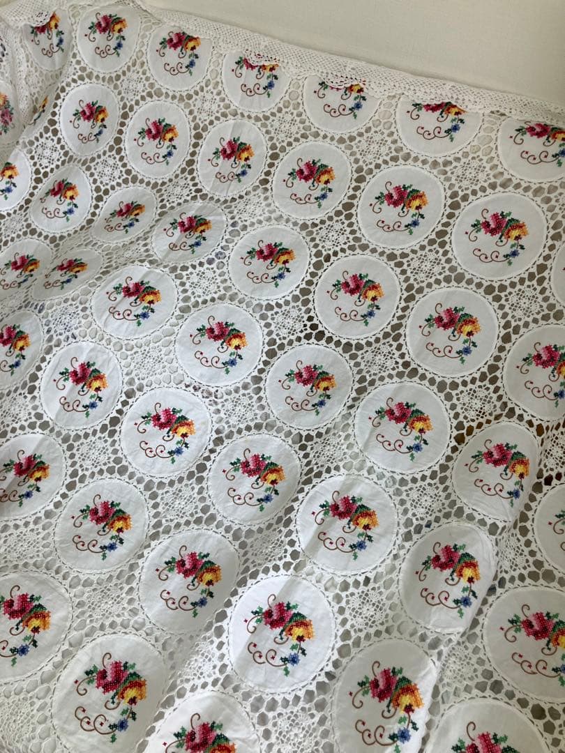 刺繍花柄レーステーブルクロス　165x115cm
