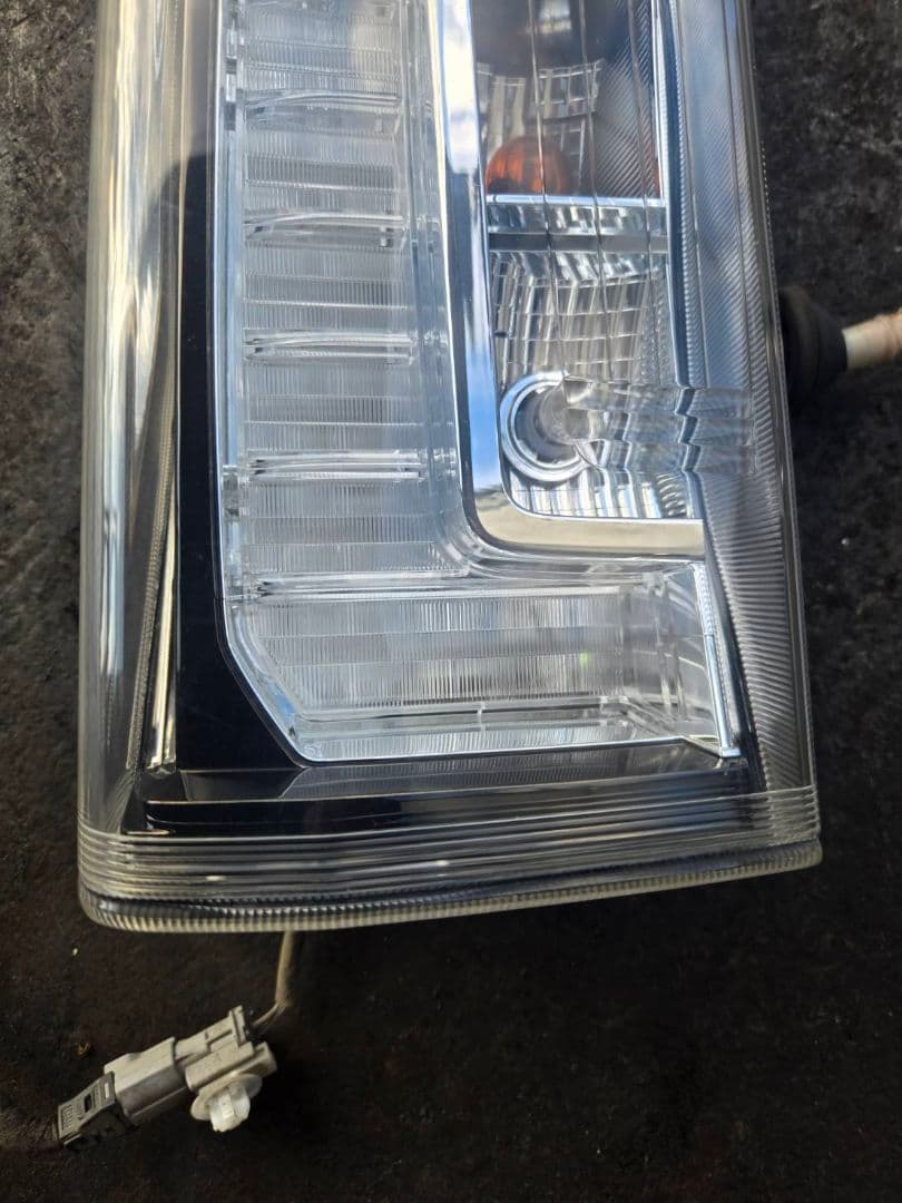 LA600S 　ダイハツ　タント　カスタム　テールランプ　助手席側