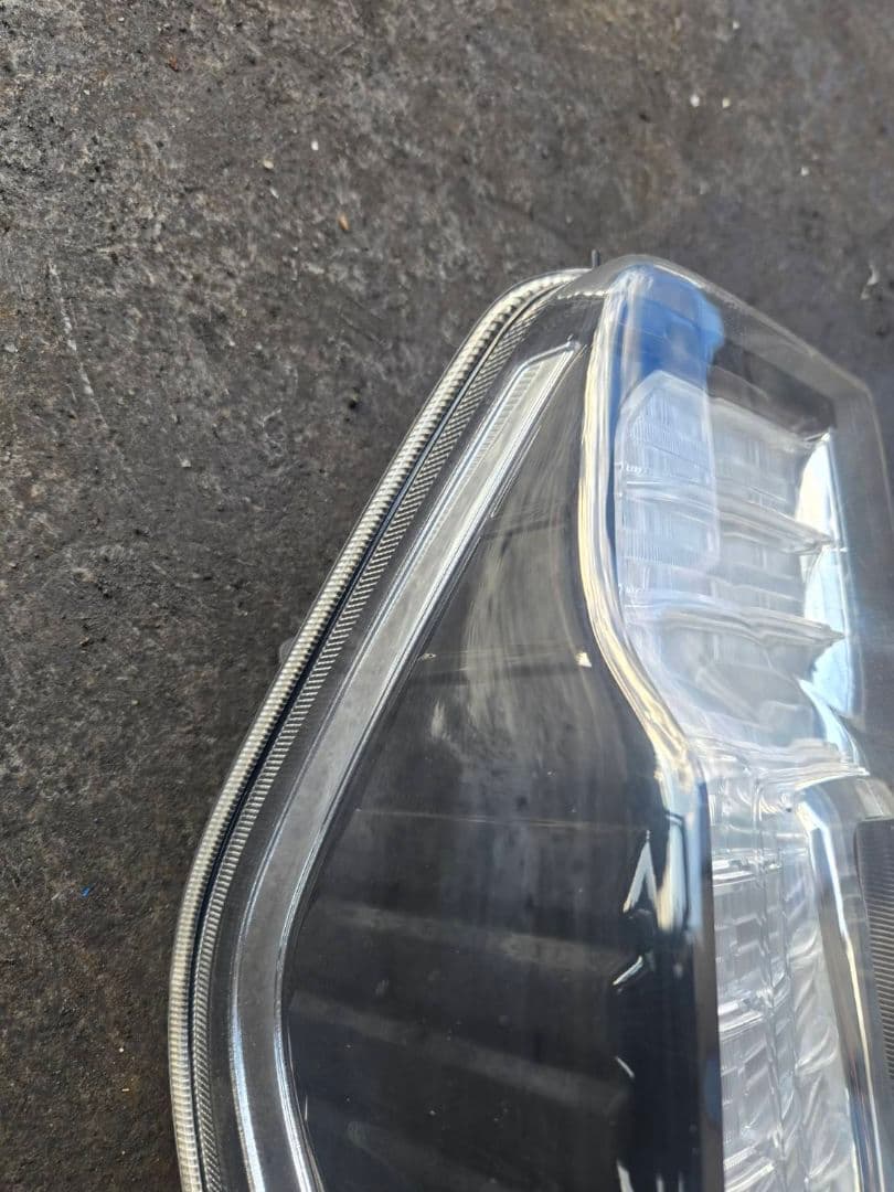 LA600S 　ダイハツ　タント　カスタム　テールランプ　助手席側