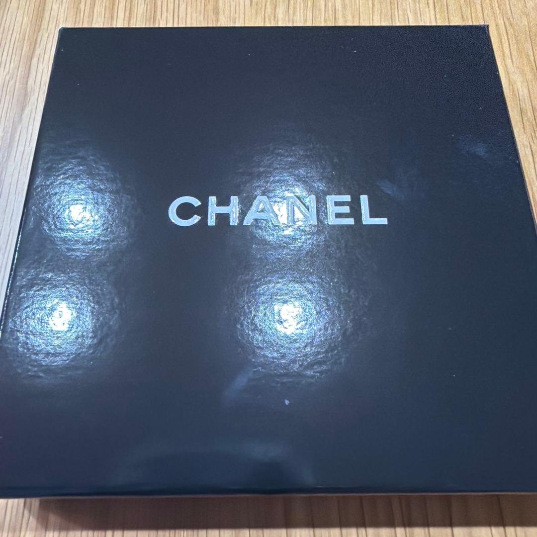 【新品未使用完売品】CHANELアイシャドウ レ ヌフ オンブル コメット848