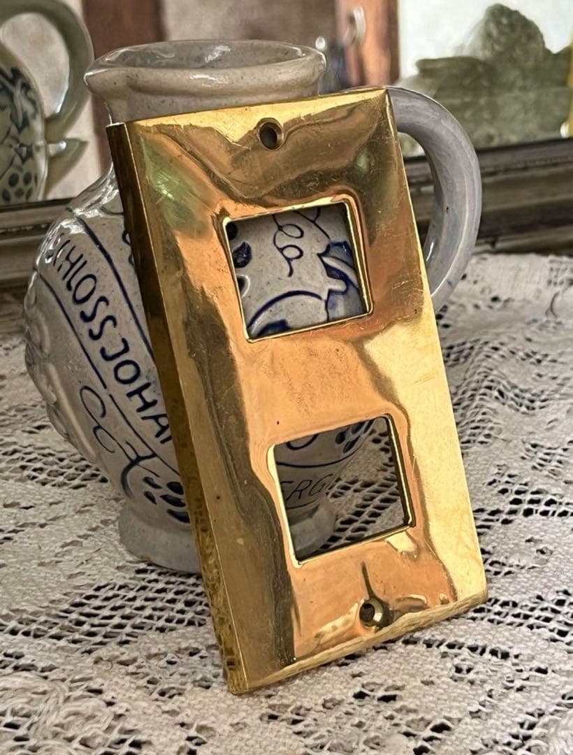 【英国製】真鍮コンセントプレート（13個）/ ビンテージ ・ ハンドメイド