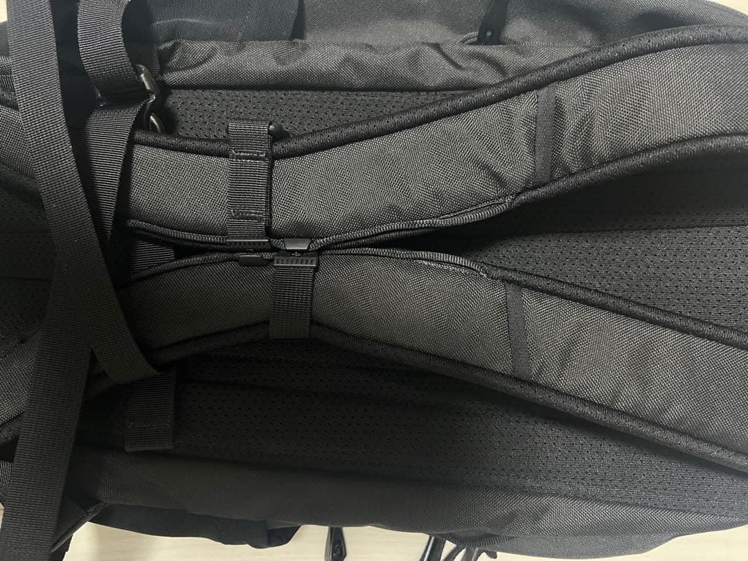 Arc'teryx ブラック リュック 18L