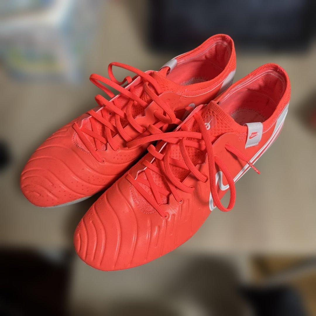 NIKEサッカースパイクティエンポ