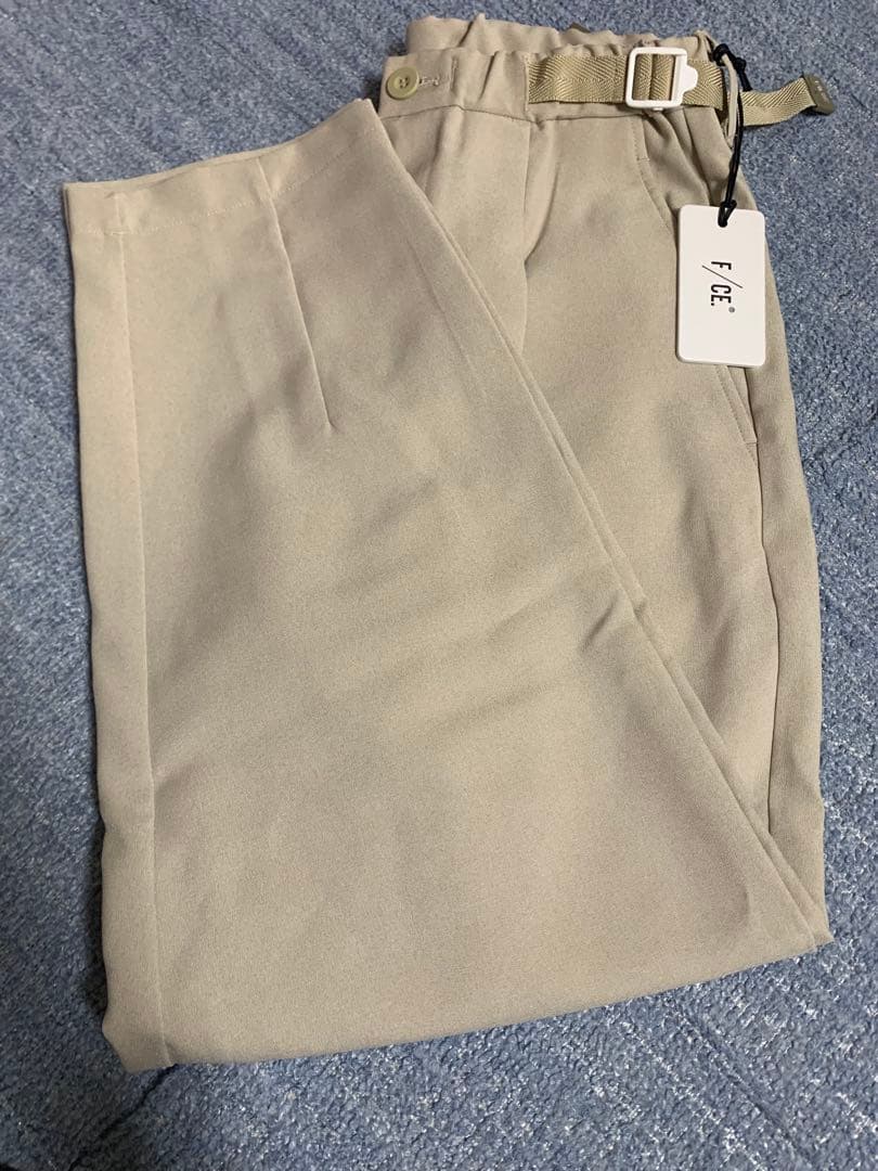 F/CE(エフ　シーイー)　ベージュ パンツ