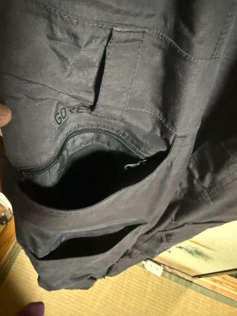 美品バートン　GORETEX スノーボードビブパンツ　女性用