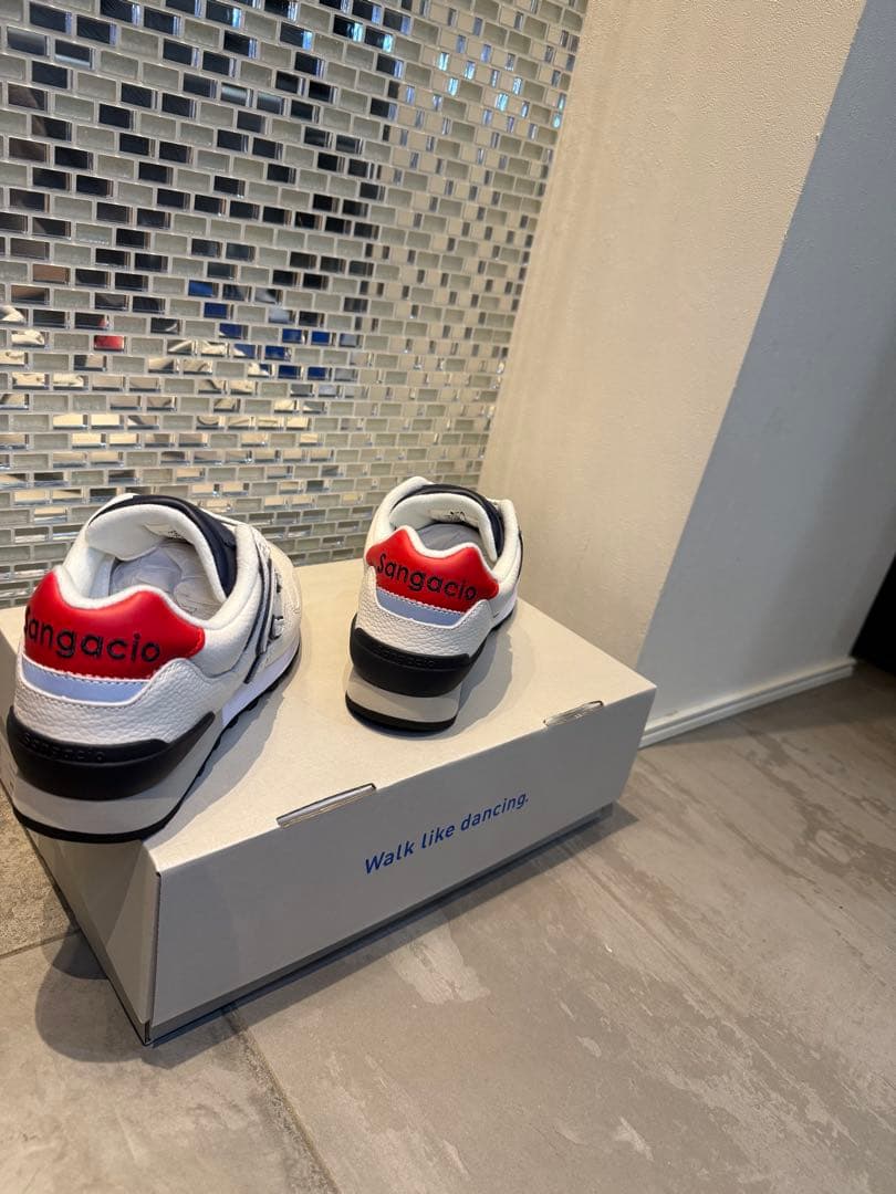 にゅ スニーカー22cmトリコロールカラー10周年記念モデル 定価28,600円