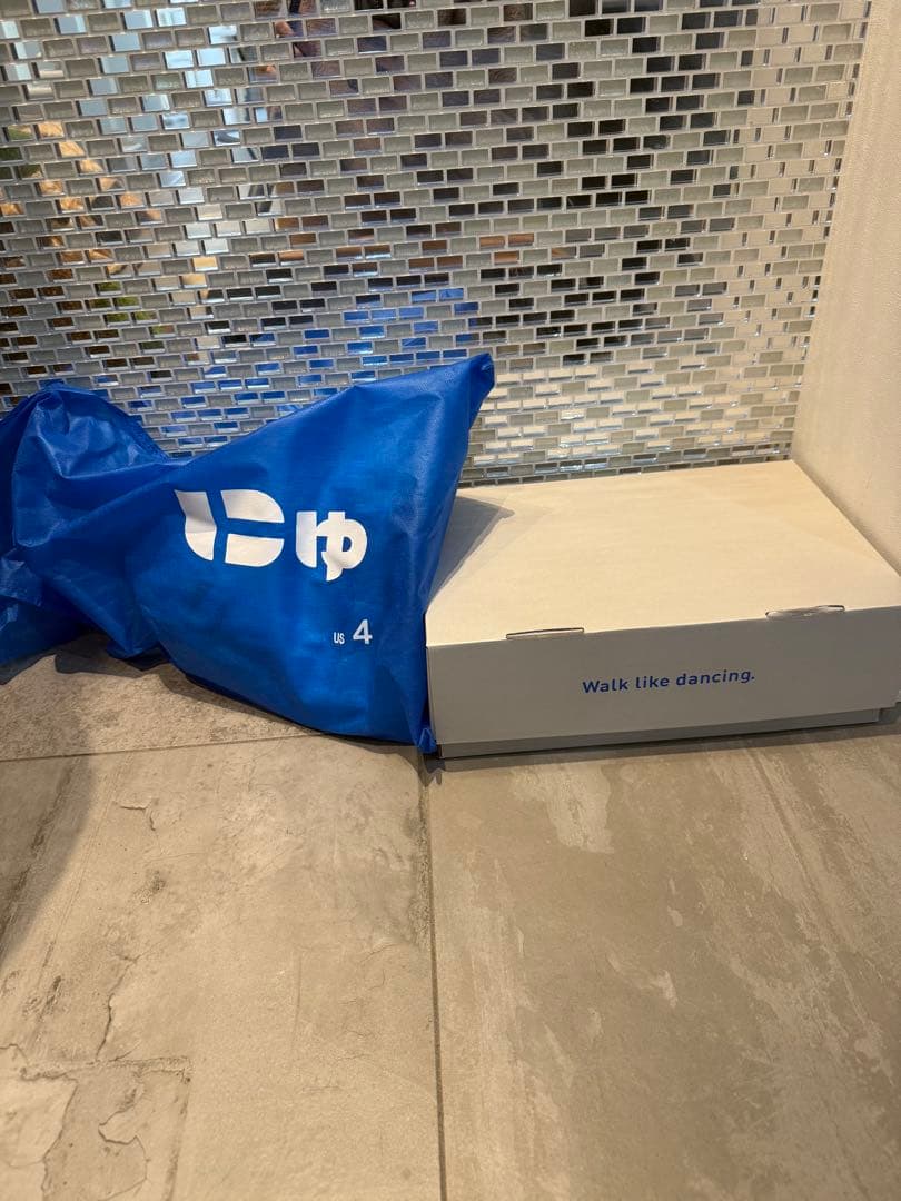 にゅ スニーカー22cmトリコロールカラー10周年記念モデル 定価28,600円