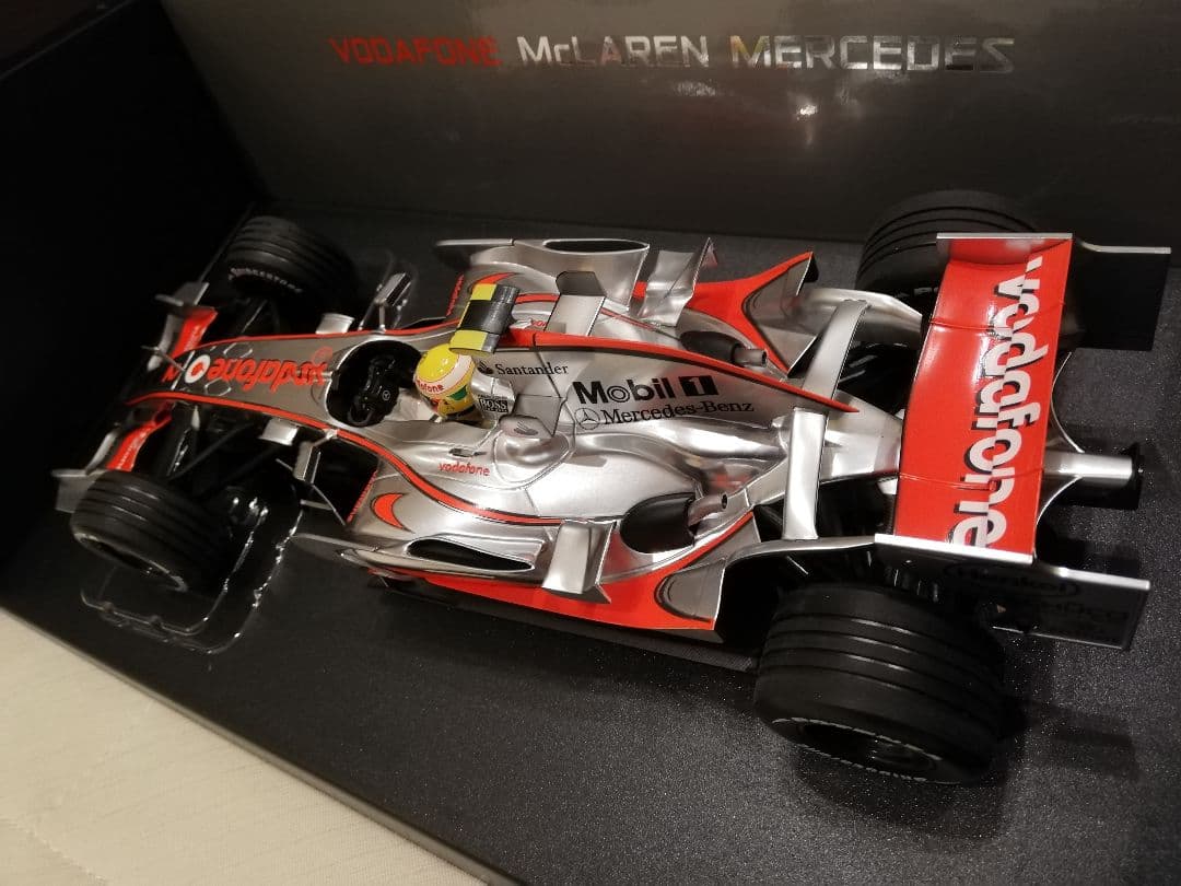 1/18 ミニチャンプス マクラーレン メルセデス MP4-22 L.ハミルトン