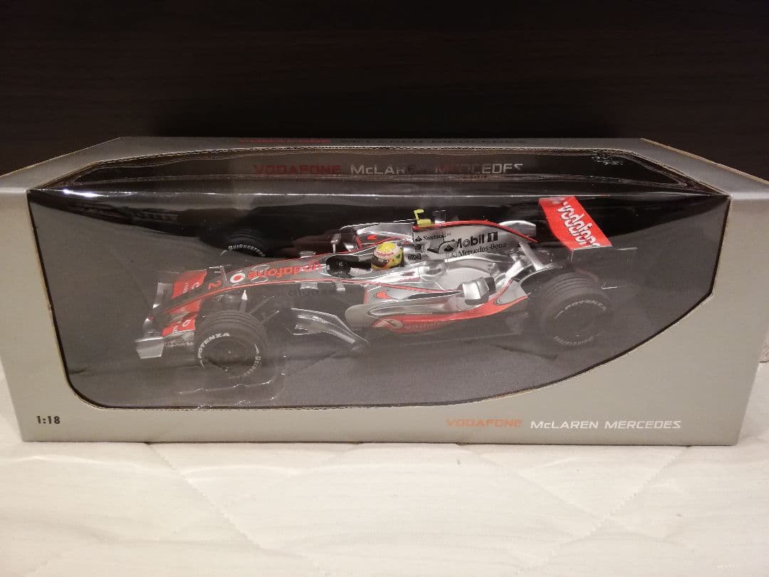1/18 ミニチャンプス マクラーレン メルセデス MP4-22 L.ハミルトン