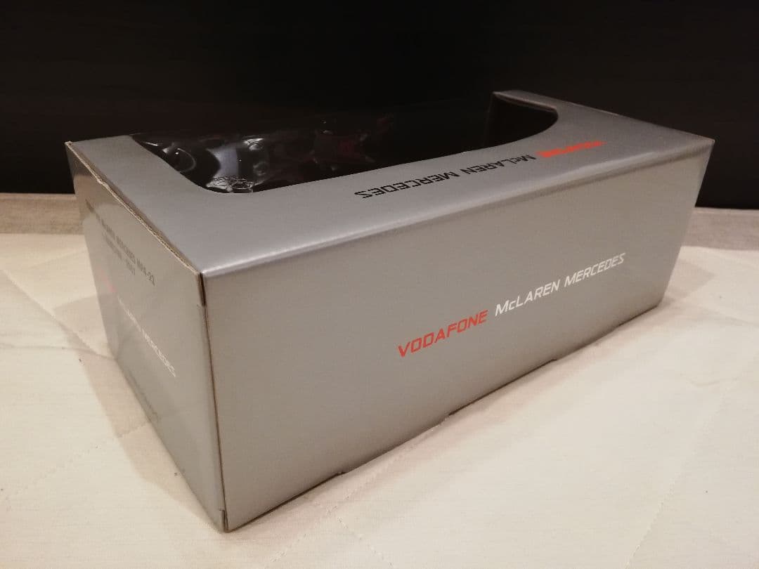 1/18 ミニチャンプス マクラーレン メルセデス MP4-22 L.ハミルトン