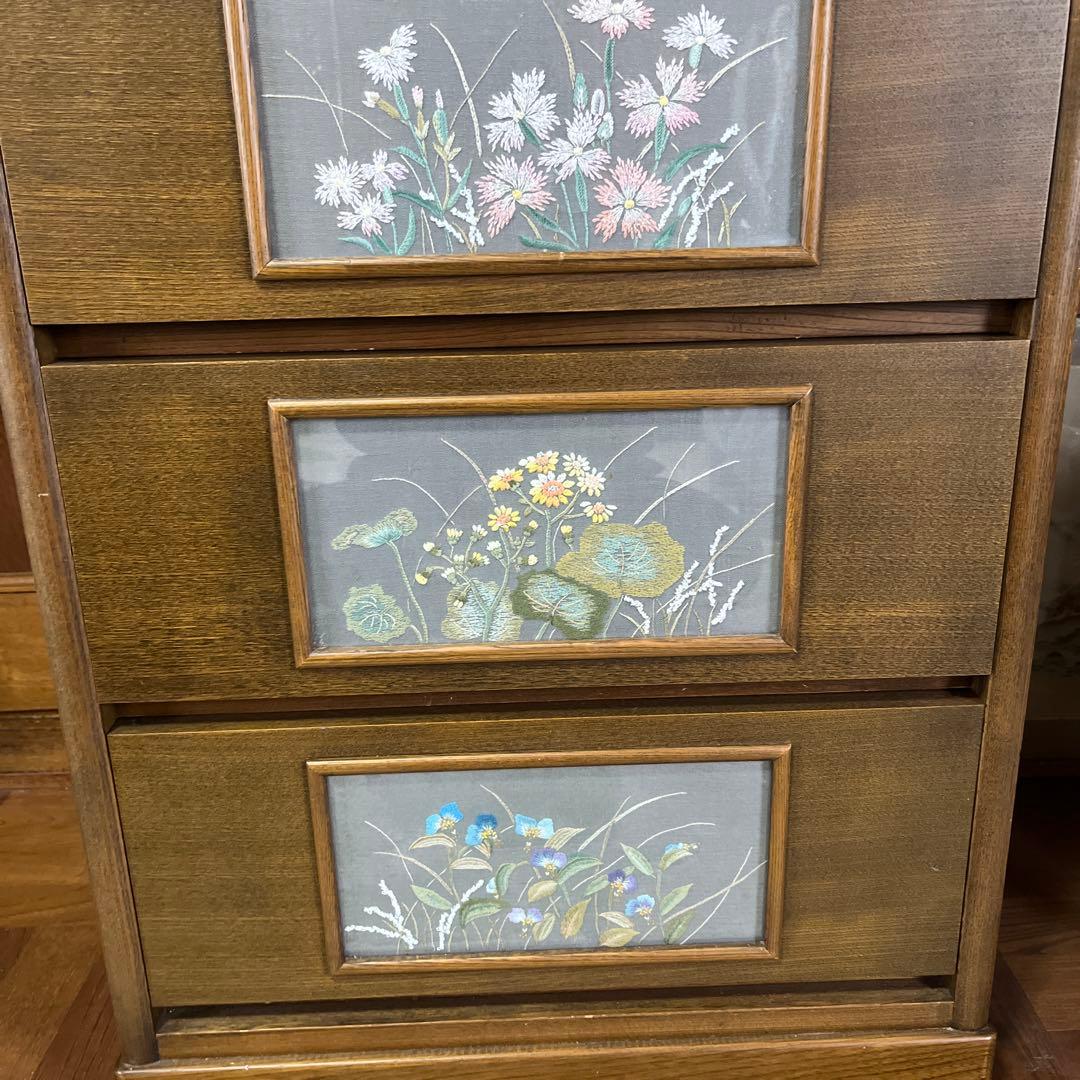 戸塚刺繍作品　クラシック木製チェスト 花柄装飾