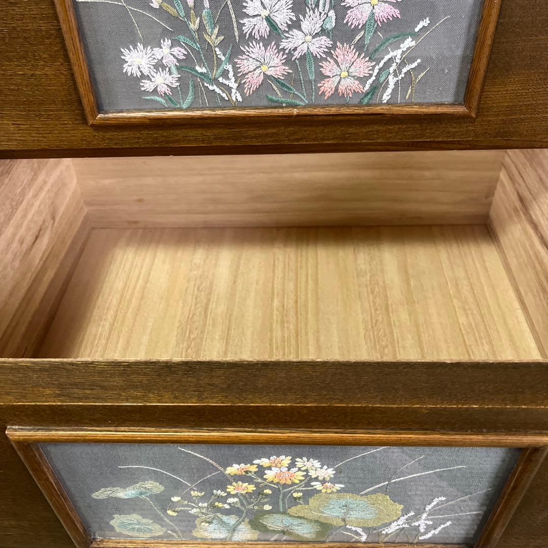 戸塚刺繍作品　クラシック木製チェスト 花柄装飾