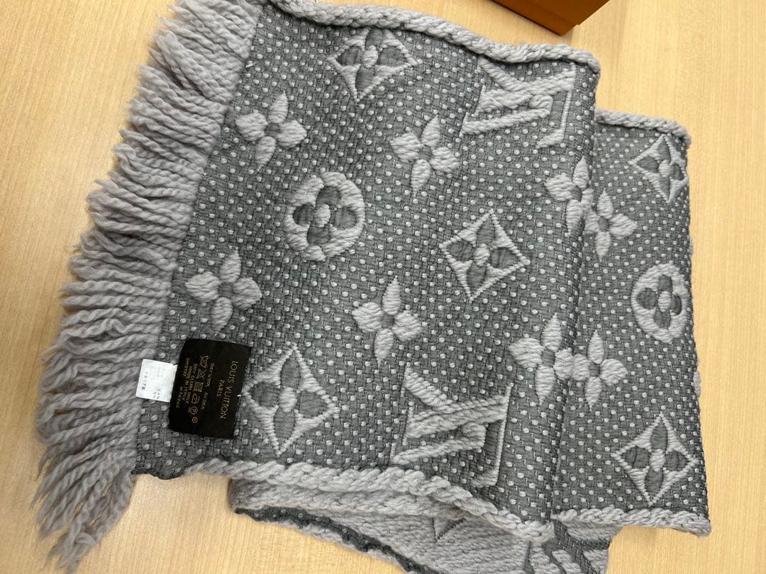 ク*ド様 LOUIS VUITTON グレー マフラー