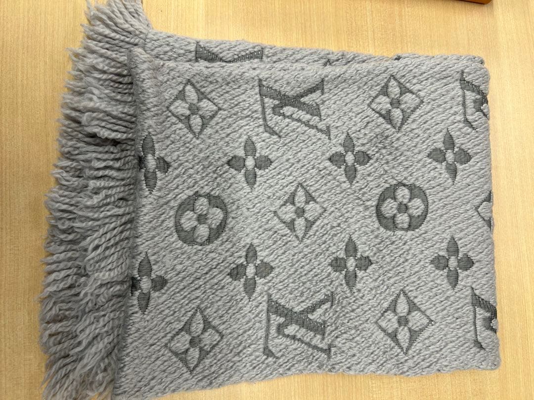 ク*ド様 LOUIS VUITTON グレー マフラー