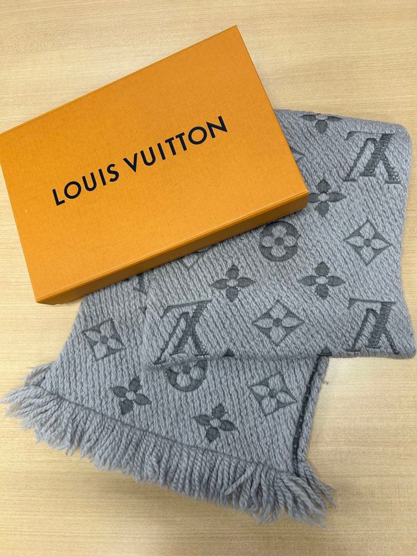 ク*ド様 LOUIS VUITTON グレー マフラー