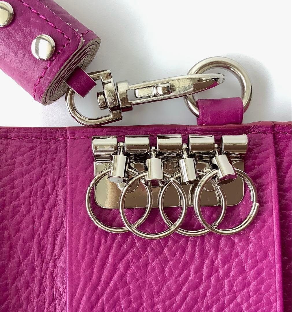 新品★ヴィヴィアンウエストウッド★チャーム付きクロコ型押し4連キーケース★ピンク