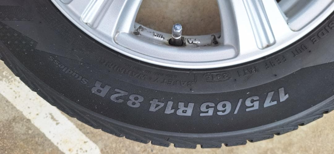 スタッドレスタイヤ&ホイール　４本セット　現地引き取り限定