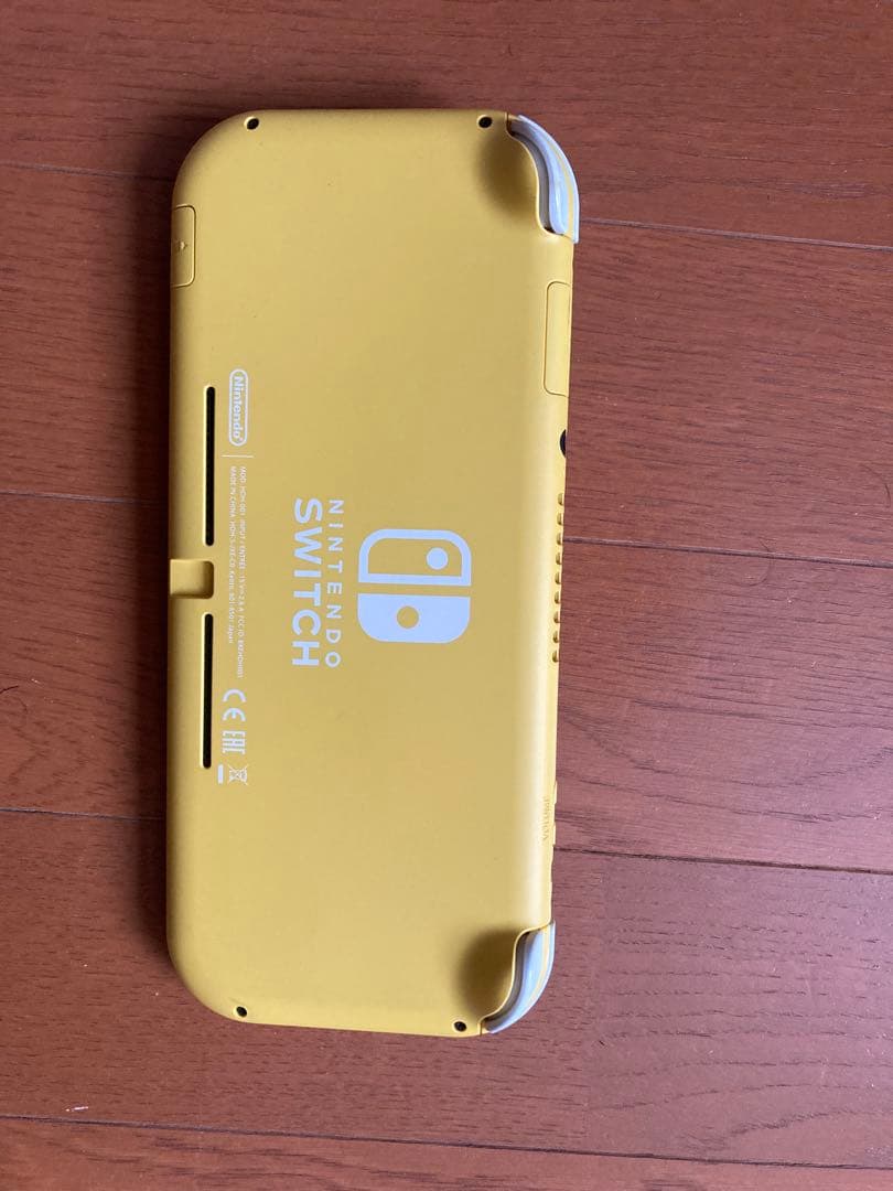 Nintendo Switch Lite スイッチライト　あイエロー　中古