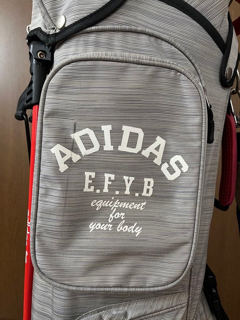 adidas 軽量キャディバッグ スタンドあり