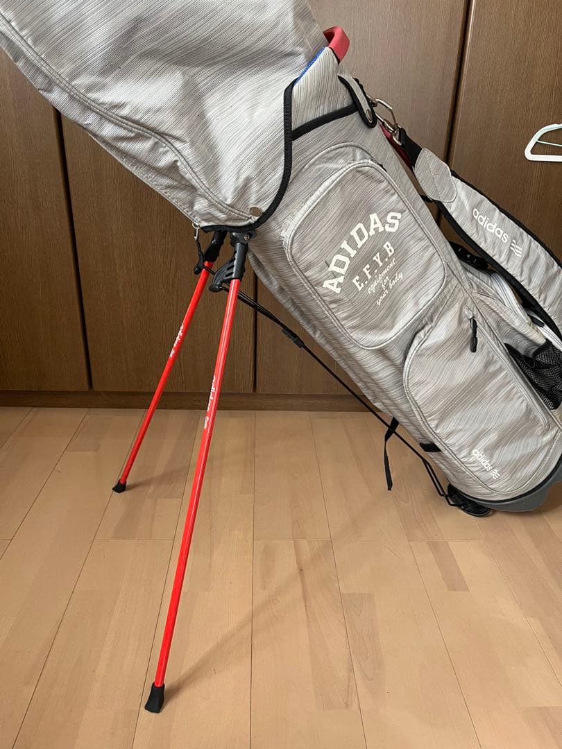 adidas 軽量キャディバッグ スタンドあり