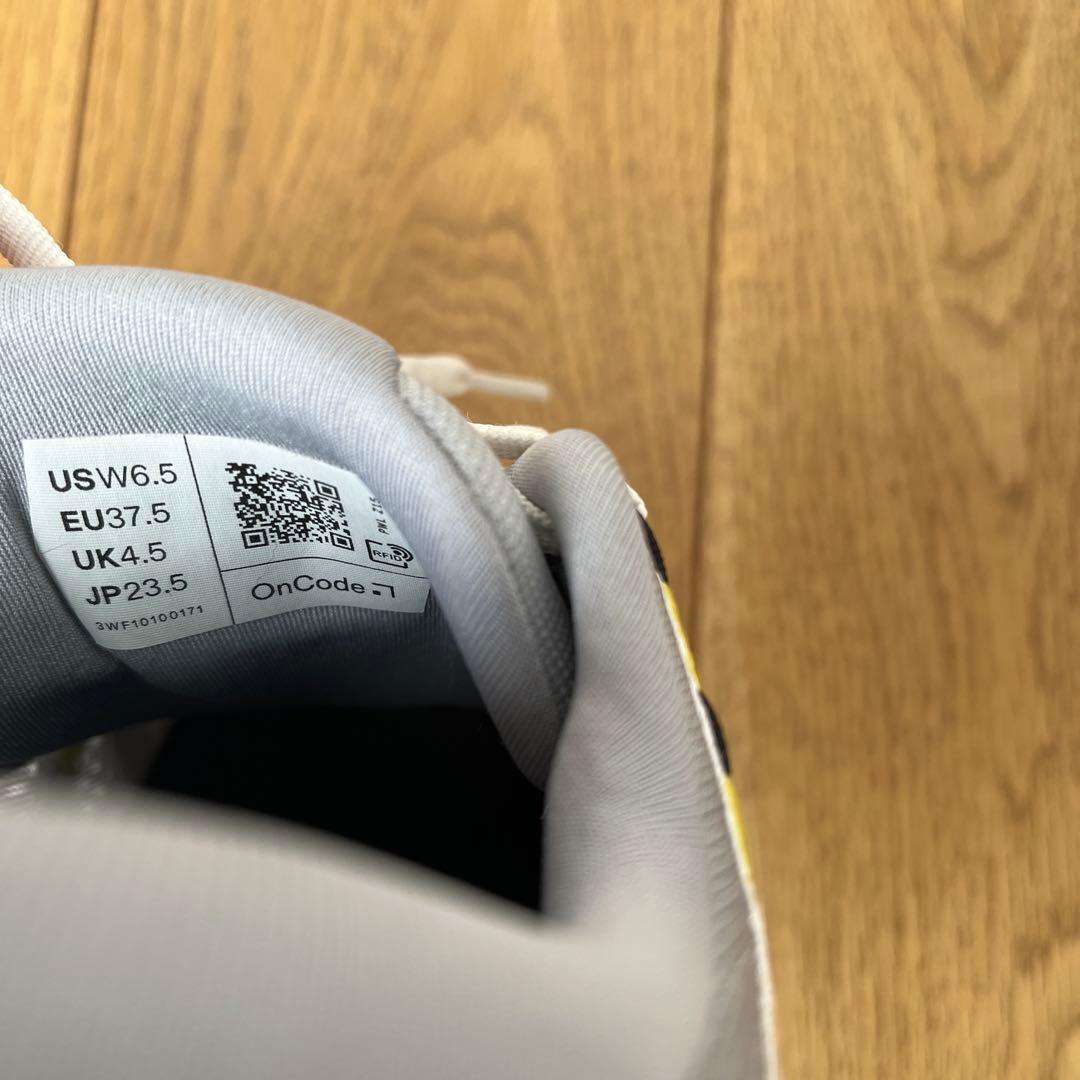 【おだんご】On ランニングシューズ クラウドサーファー2 23.5cm