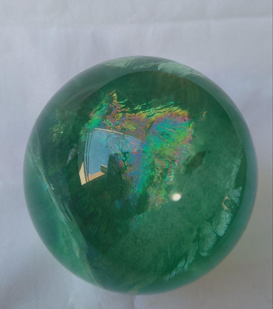 虹が美しいグリーンフローライトスフィア 天然石 丸玉
