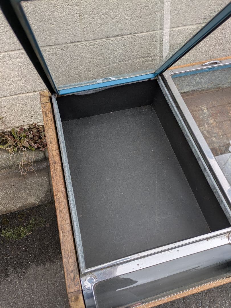 昭和レトロ 陳列台 展示ケース ショーケース ブリキ 木製台付き 駄菓子屋