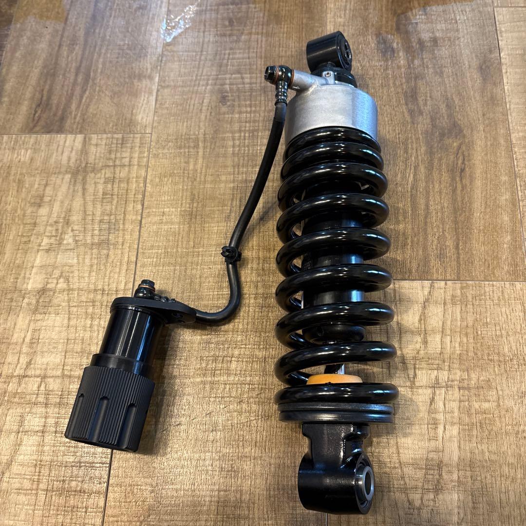 ハーレー　ブレイクアウト　2024年式　純正サスペンション