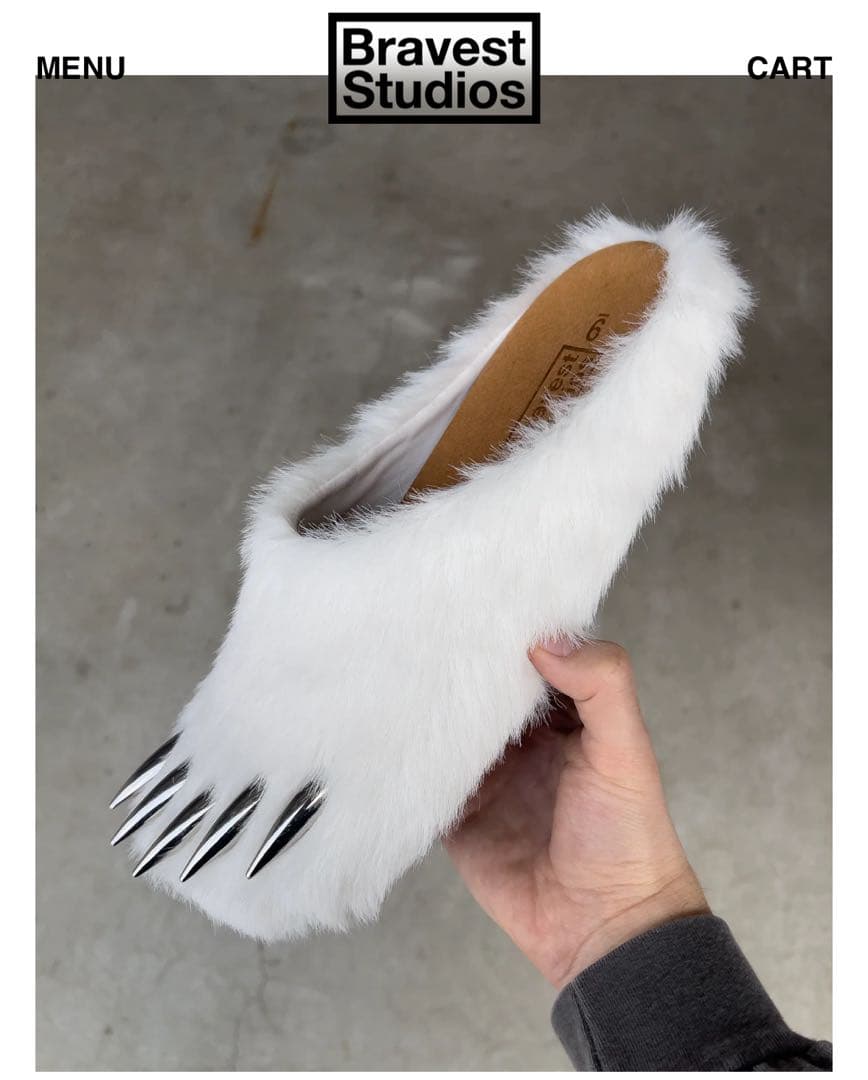 靴 Bravest studios WHITE BEAR CLAW MULES